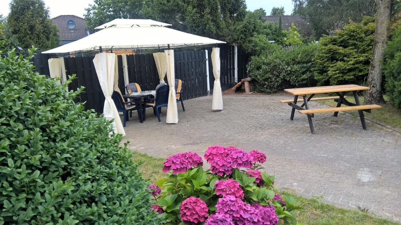Ferienwohnung Mit Eigenem Garten In Schortens Luaran gambar